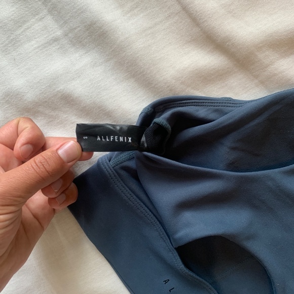 sports bra - Picture 3 of 3